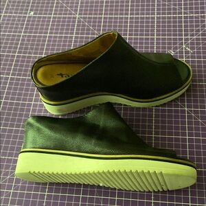 Tamaris Leather Black Wedge Shoes.